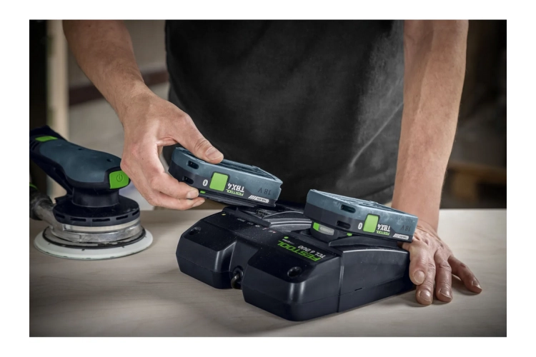 Ładowanie akumulatorów w zestawie energii FESTOOL 578823